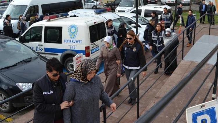 Edremitte FETÖ ablası 12 şüpheli adliyede