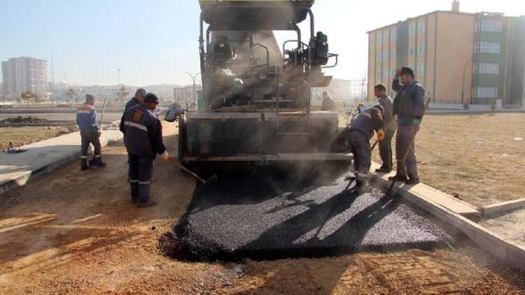 Okullar bölgesinde asfalt çalışması