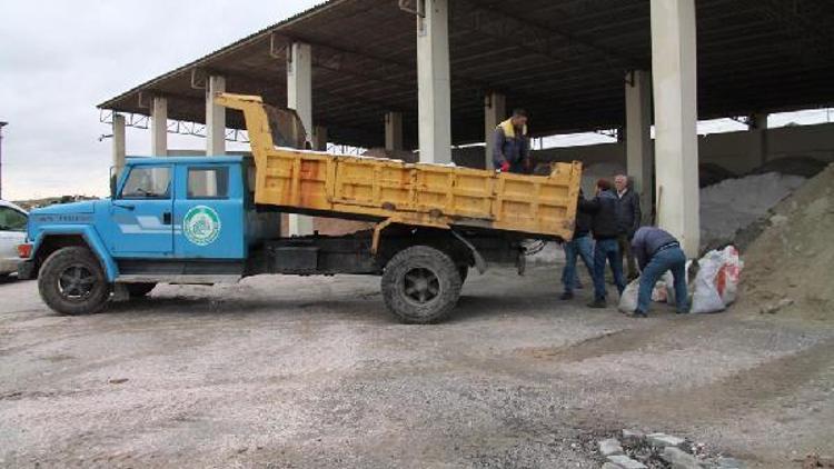 Edirnede belediye kar ve buzlanma için tedbir aldı