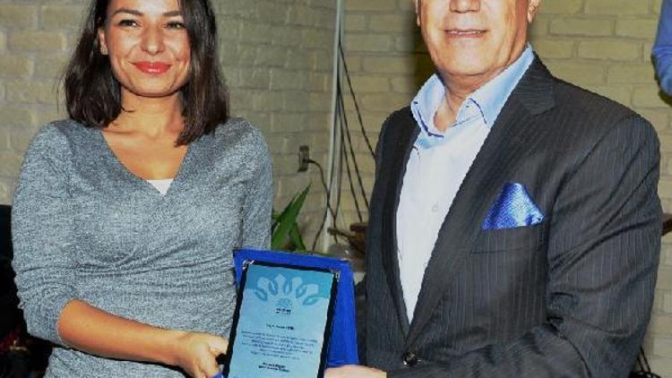 Başkan Bozbey’den başarılı personele plaket