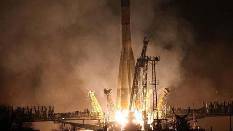 Rusyanın uzaya gönderdiği insansız kargo gemisi parçalanarak düştü