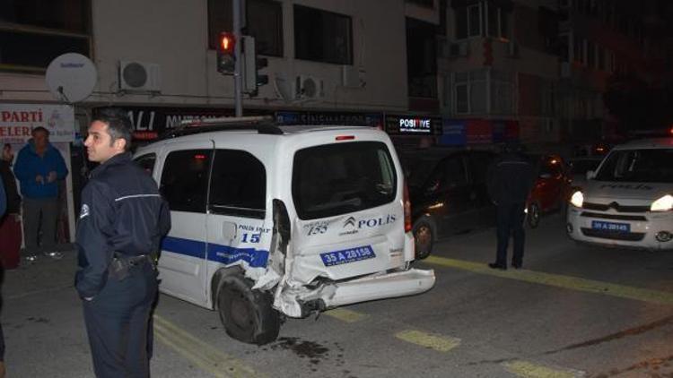 Otomobil, polis aracına çarptı: 2si polis 5 yaralı
