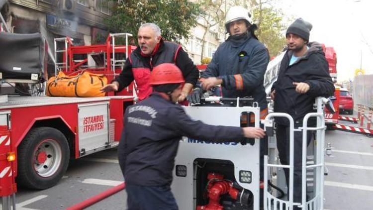 Bagdat Caddesinde türkü bar alev alev yandı (1)