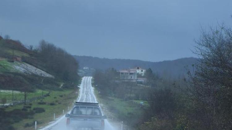 Sinop’ta sağanak yağmur ve dolu hayatı etkiledi