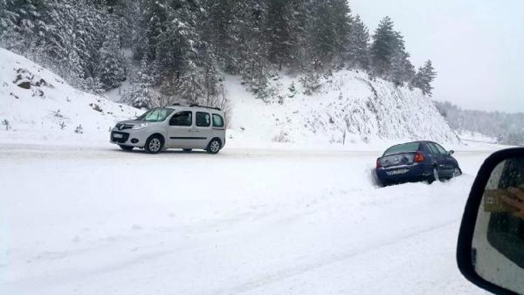 Karabükte kar ulaşımı aksattı