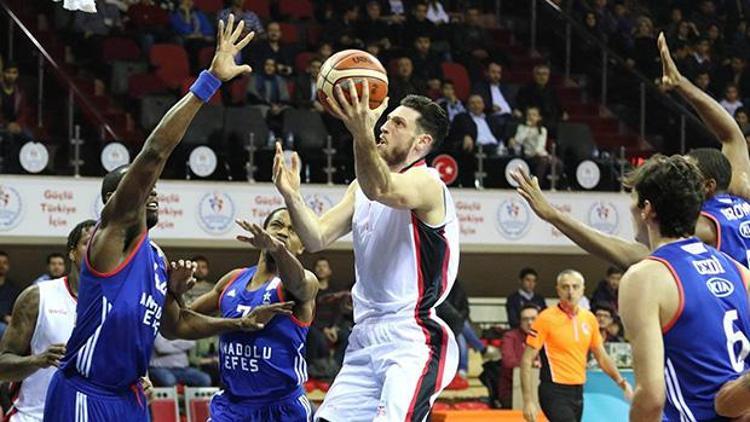 Gaziantep Basketbol: 70 - Anadolu Efes: 75