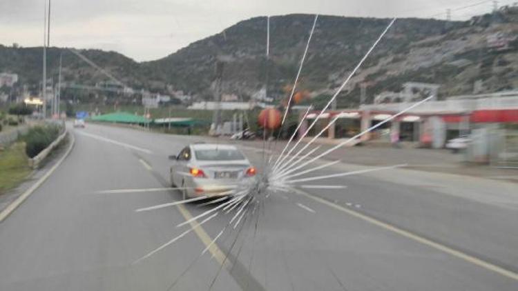 Atiker Konyaspor: Takım otobüsümüz Alanyada taşlandı