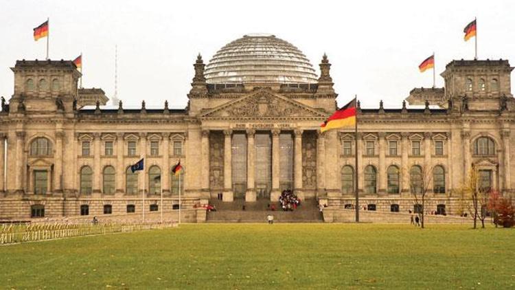 Alman Meclisi’nden çalınan bilgiler seçimi mi bekliyor