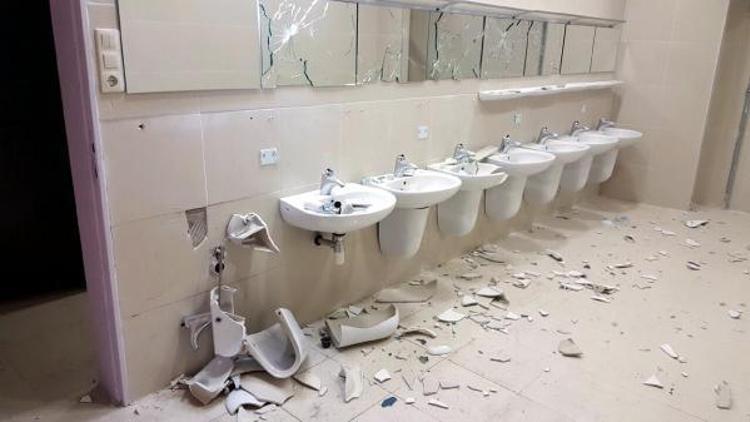 Atiker Konyaspor taraftarı koltukları kırdı, lavabolara zarar verdi