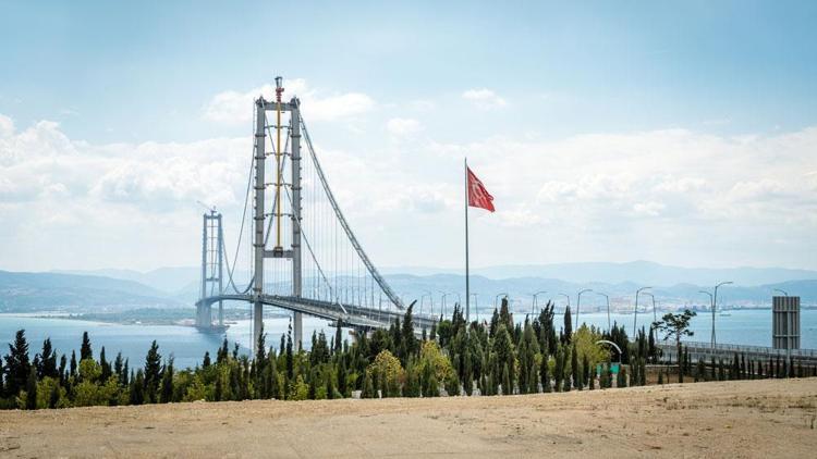 Geçtiğine geçeceğine pişman oldu..