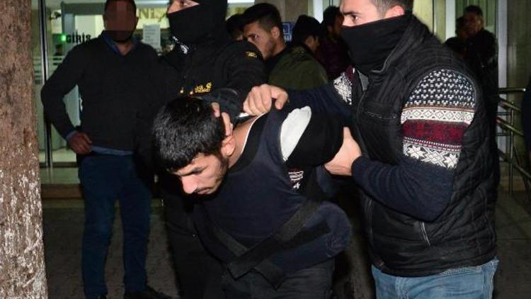 Polisi şehit eden şüpheli adliyeye zırhlı araçla getirildi (2)