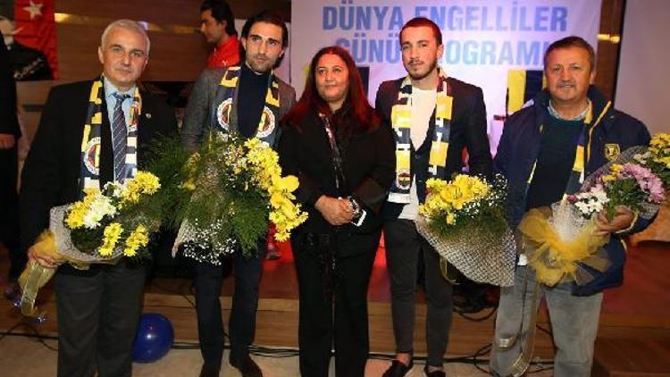 Fenerbahçeli futbolcular engellilerle bir araya geldi