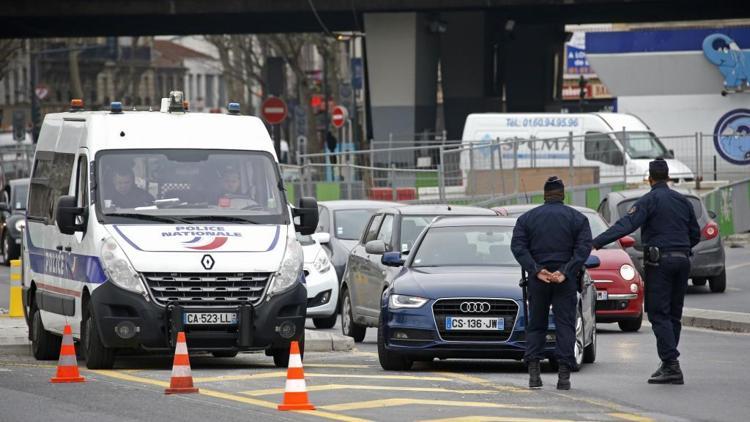 Pariste plakası tek sayıyla biten araçlar trafiğe çıkamayacak