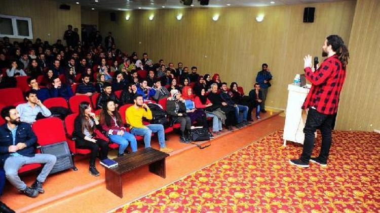 Sosyal Medya Uzmanı Saruhan YYÜde konferans verdi