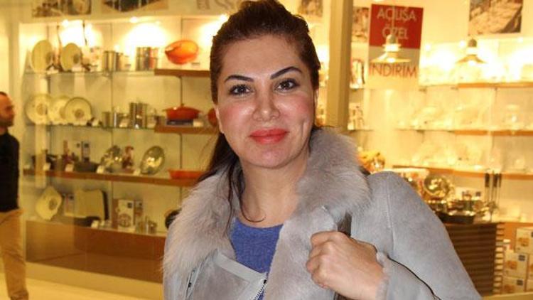 Ünlü şarkıcı Ebru Yaşar 10 bin dolar bozdurdu