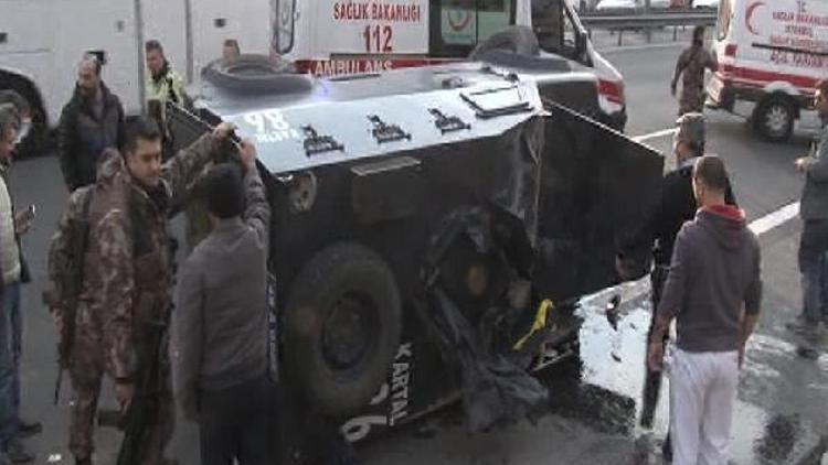 Zırhlı polis aracı devrildi: 3 özel harekat polisi yaralı (1)