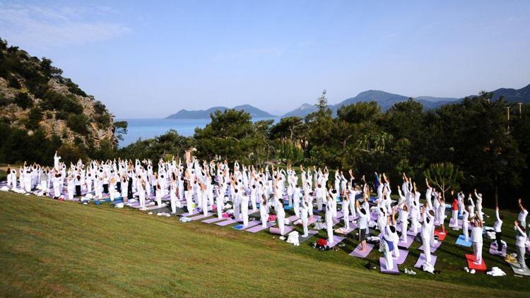 İzmirdeki Uluslararası Yoga Şölenine Çoşkuyla katıl