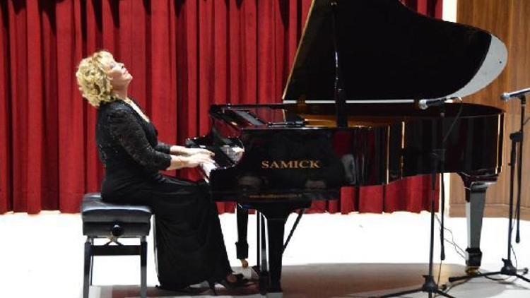 2. Gülsin Onay Piyano Günleri Gülsin Onay konseri ile başladı