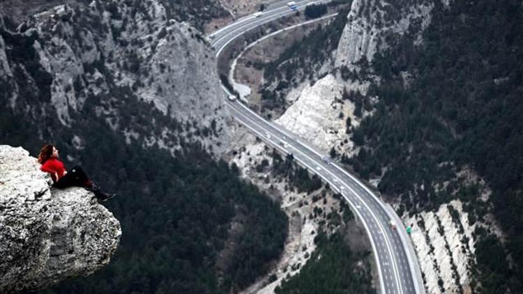 Sosyal medyanın yeni fenomeni ’uçurum’ pozu