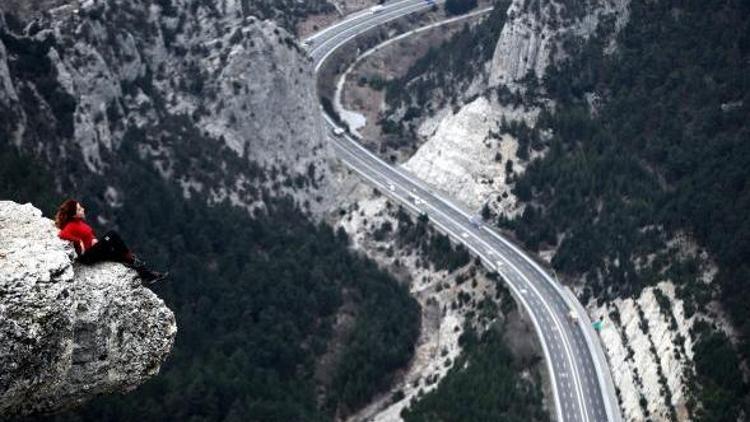 Sosyal medyanın yeni fenomeni uçurum pozu