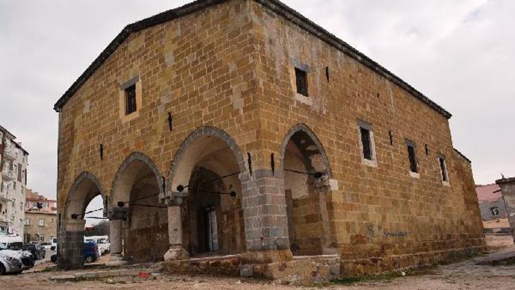 Restore edilen Ermeni Kilisesi kütüphane oluyor