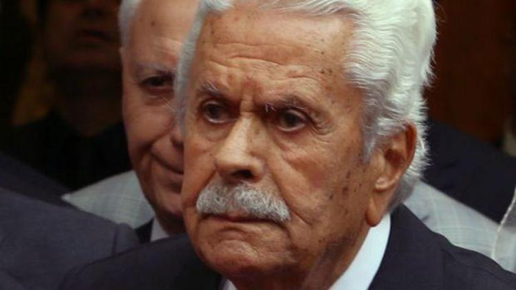 Eski Bakan ve Meclis Başkanı İsmet Sezgin hayatını kaybetti