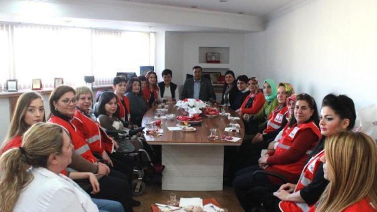 Sakatlar Derneğinden Türk Kızılayına ziyaret