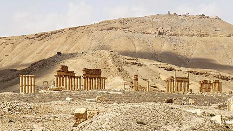 DEAŞ Palmira’da  saldırıya geçti