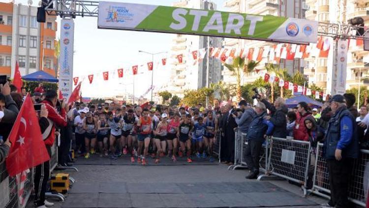 Mersin Maratonu erkek ve kadınlarda Kenyanın