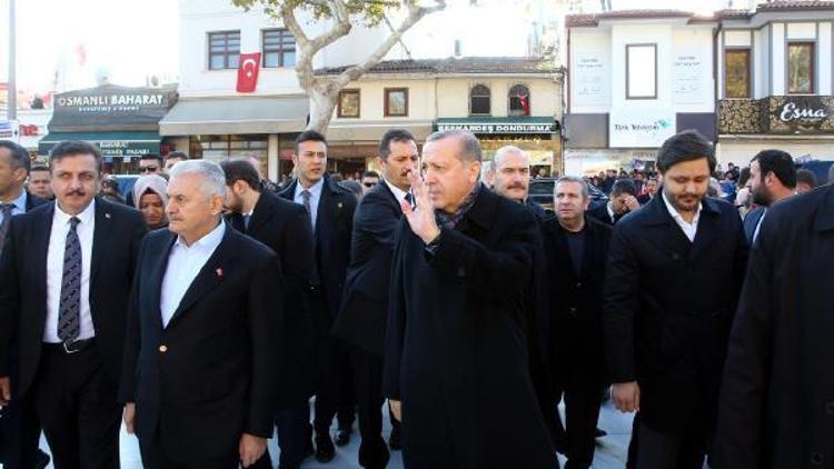 Erdoğan ve Yıldırım Eyüp Sultan Caminde namaz kıldı