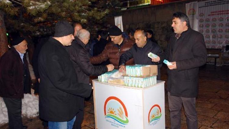 Ulu Camide mevlit nedeniyle süt dağıtıldı