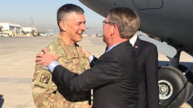 ABDli Savunma Bakanı Carter, Iraktaki Geyara havalanını ziyaret etti