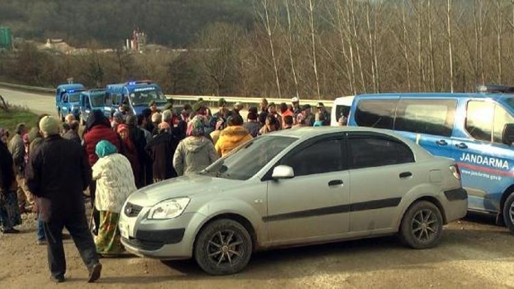 Düzcede zabıta ile köylüler arasında arbede