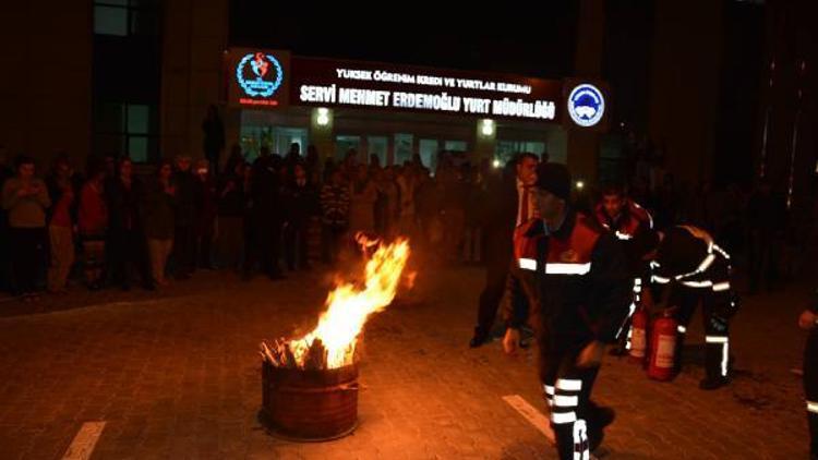 Besnide öğrenci yurdunda yangın tatbikatı