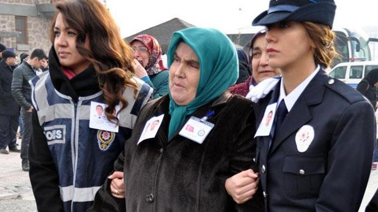 Oğlunun acısına dayanamayan şehit annesi kalp krizi geçirdi