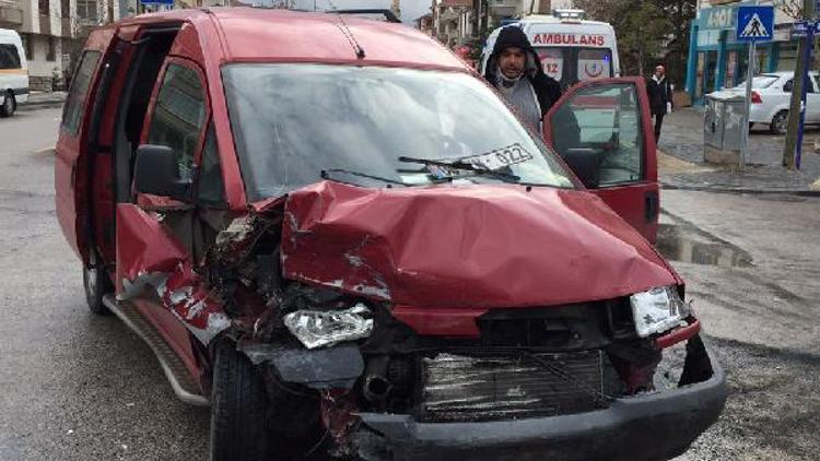 Gölbaşındaki trafik kazaları güvenlik kameralarına yansıdı