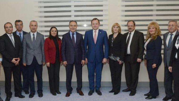 Vali, Tataristan Sağlık Bakanına termali anlattı