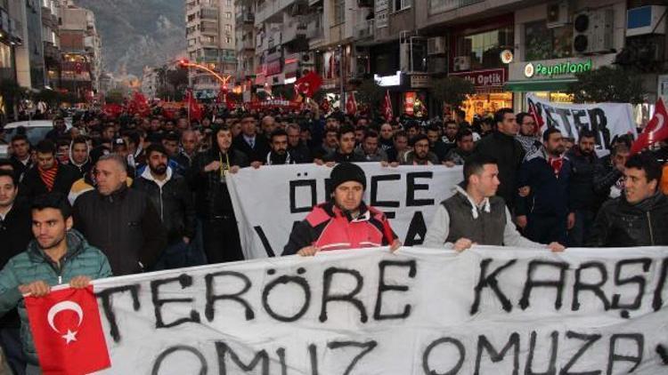 Polise destek olup terörü kınamak için yürüdüler