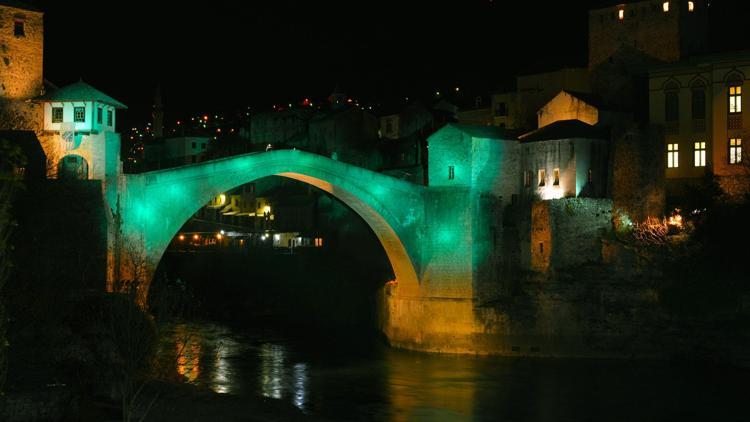 Mostar Köprüsü Halep için ışıklandırıldı