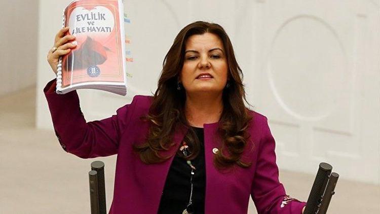 Kütahya Belediyesi’nin Evlilik kitabına CHP İl Başkanı tepki gösterdi