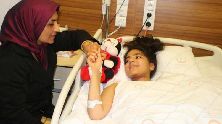 4üncü kattan düşen Afgan kız, hayati tehlikeyi atlattı