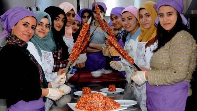 Vanda kadın kebap ve döner ustaları yetiştiriliyor