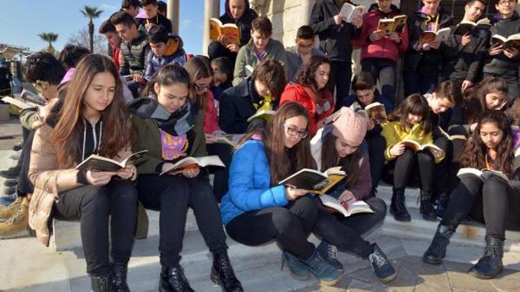 Öğrencilerden kitap okuma çağrısı