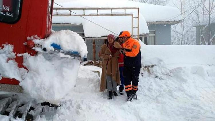 Kastamonuda iki hasta paletli araçla hastaneye götürüldü