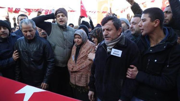 Kayseri şehidi  onbaşı için evinin önünde helallik alındı