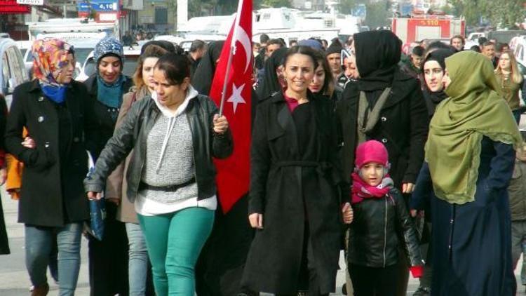 Cizrede 2 bin kişi terörü protesto etti