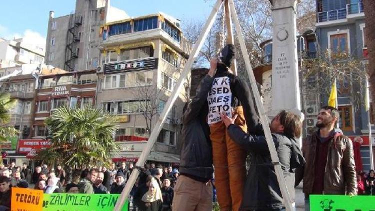 Bandırma’da törene lanet mitingi