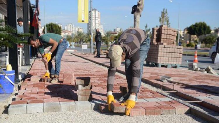 Eskiyen kaldırımlar yenilendi