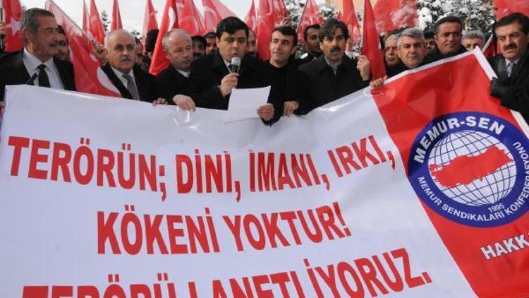 Hakkaride binlerce kişi terörü protesto etti