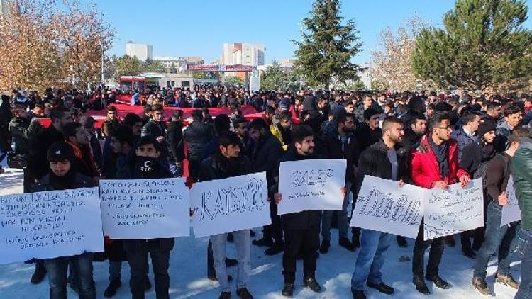 Malatya’da üniversiteli öğrencilerden teröre tepki yürüyüşü